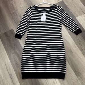 ❄️White House Black Market Black and White Striped Dress